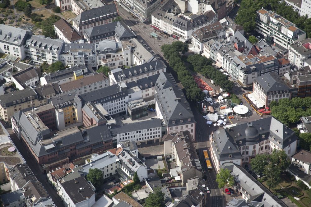 Luftbild Mainz - Schillerplatz und Osteiner Hof in der Innenstadt von Mainz im Bundesland Rheinland-Pfalz