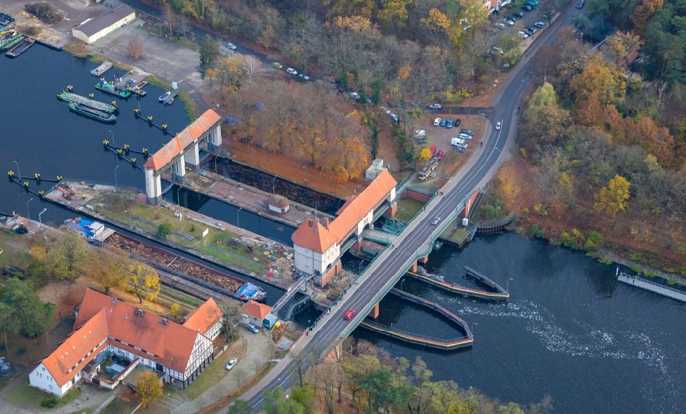 Kleinmachnow von oben - Schleuse Kleinmachnow am Ufer des Teltowkanal im Bundesland Brandenburg