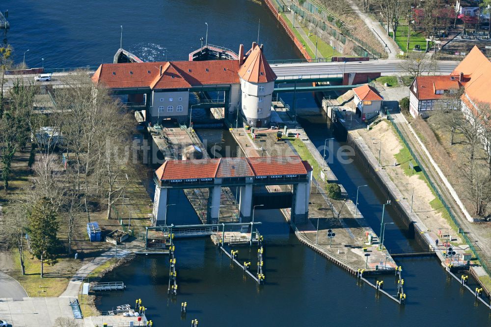 Luftaufnahme Kleinmachnow - Schleuse Kleinmachnow am Ufer des Teltowkanal im Bundesland Brandenburg