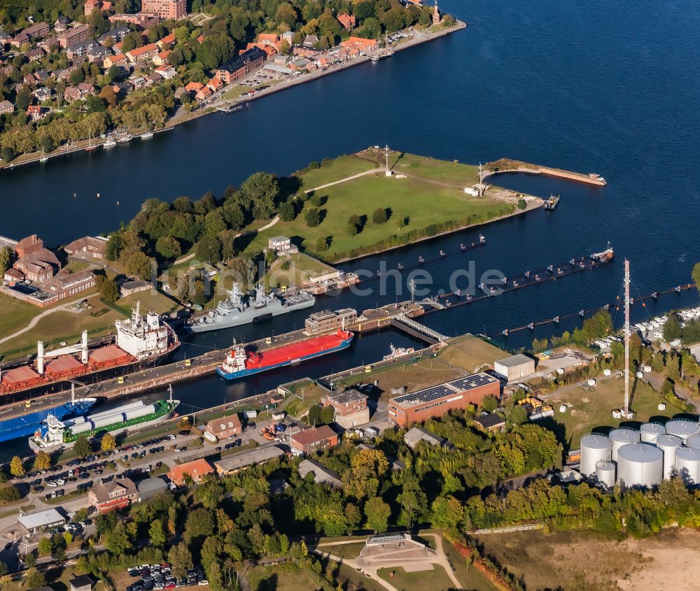 Kiel von oben - Schleusen im Nord- Ostsee- Kanal in Kiel im Bundesland Schleswig-Holstein, Deutschland
