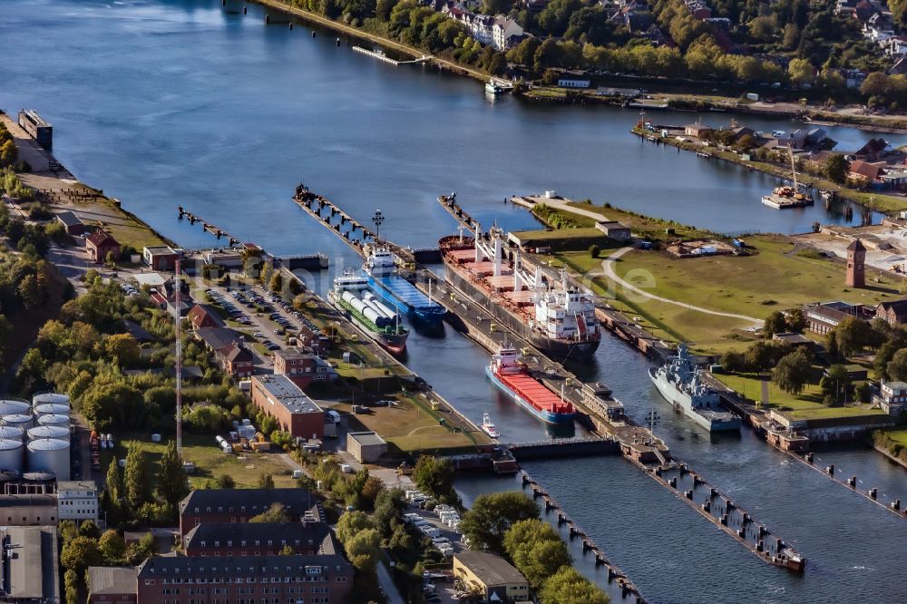 Luftaufnahme Kiel - Schleusen im Nord- Ostsee- Kanal in Kiel im Bundesland Schleswig-Holstein, Deutschland