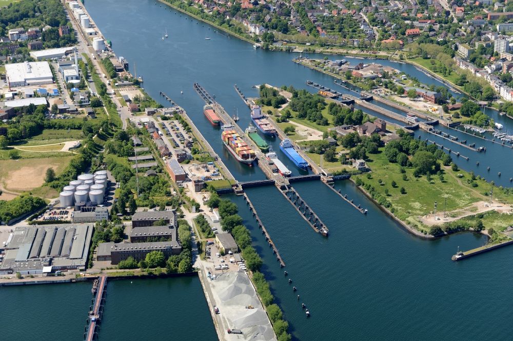 Kiel von oben - Schleusenanlage Kiel-Holtenau Schleuseninsel am Nord-Ostsee-Kanal in Kiel im Bundesland Schleswig-Holstein