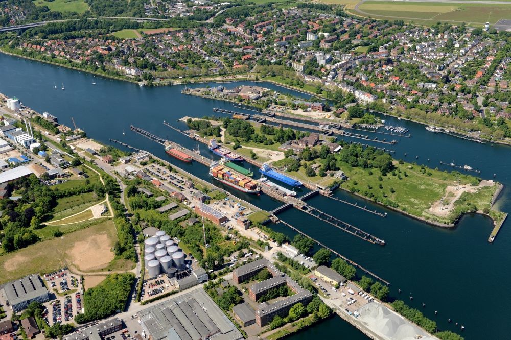 Luftbild Kiel - Schleusenanlage Kiel-Holtenau Schleuseninsel am Nord-Ostsee-Kanal in Kiel im Bundesland Schleswig-Holstein