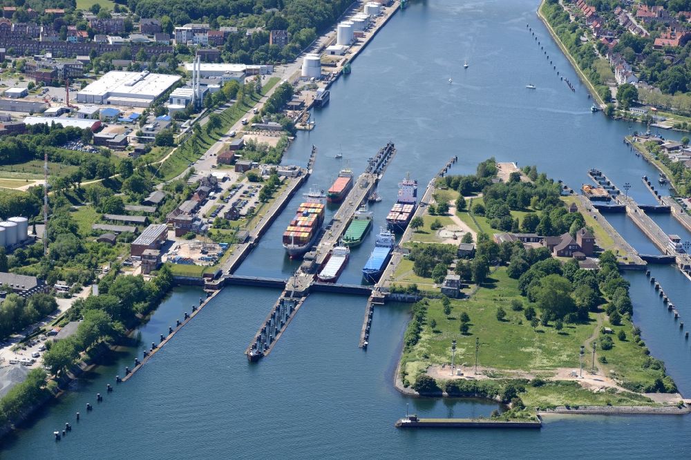 Luftbild Kiel - Schleusenanlage Kiel-Holtenau Schleuseninsel am Nord-Ostsee-Kanal in Kiel im Bundesland Schleswig-Holstein