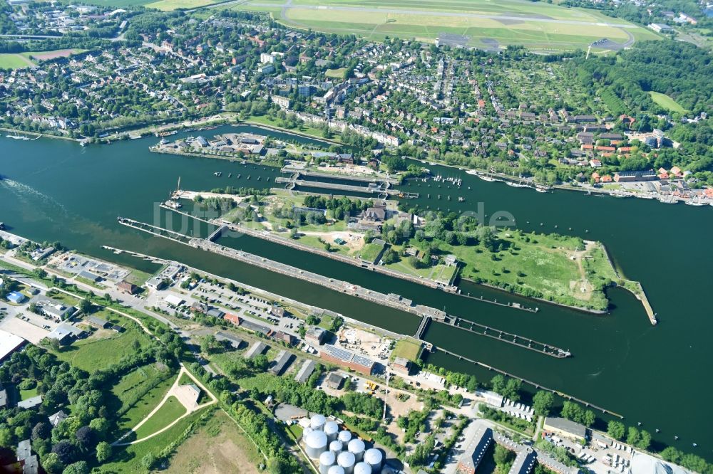 Luftaufnahme Kiel - Schleusenanlage Kiel-Holtenau Schleuseninsel am Nord-Ostsee-Kanal in Kiel im Bundesland Schleswig-Holstein