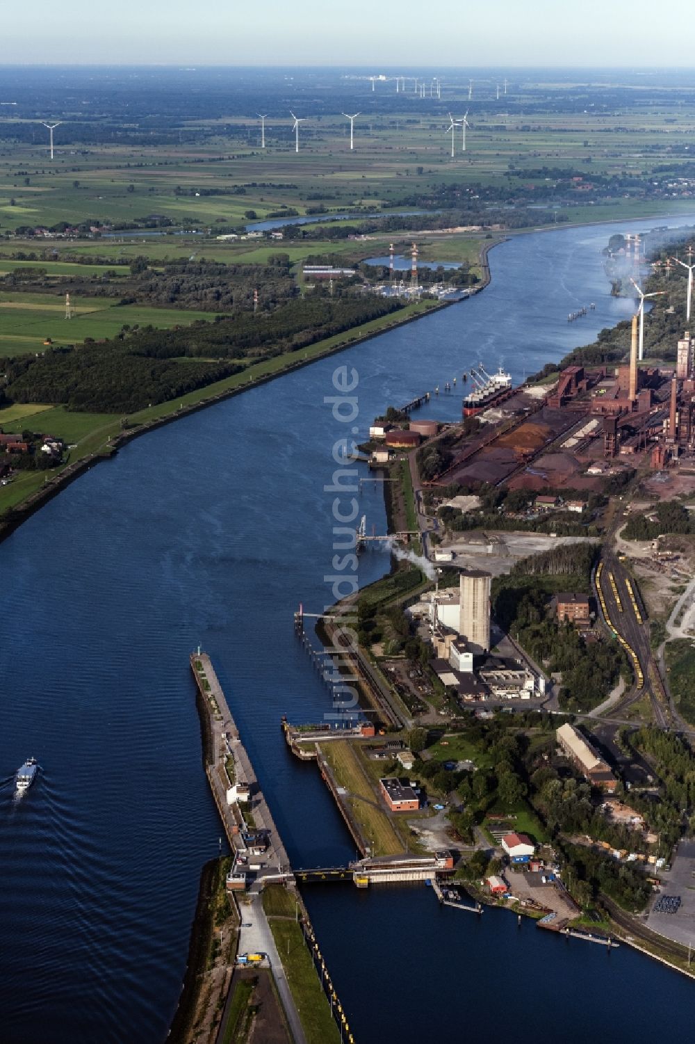 Luftaufnahme Bremen - Schleusenanlagen Oslebshausen am Ufer der Wasserstraße der Weser in Bremen, Deutschland