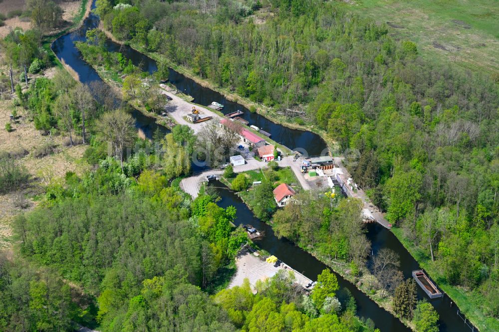 Luftbild Tarmow - Schleusenanlagen am Ufer der Wasserstraße Alter Rhin in Tarmow im Bundesland Brandenburg, Deutschland