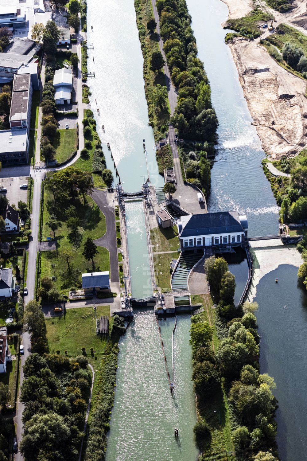 Hamm aus der Vogelperspektive: Schleusenanlagen am Ufer der Wasserstraße Datteln-Hamm-Kanal in Hamm im Bundesland Nordrhein-Westfalen, Deutschland