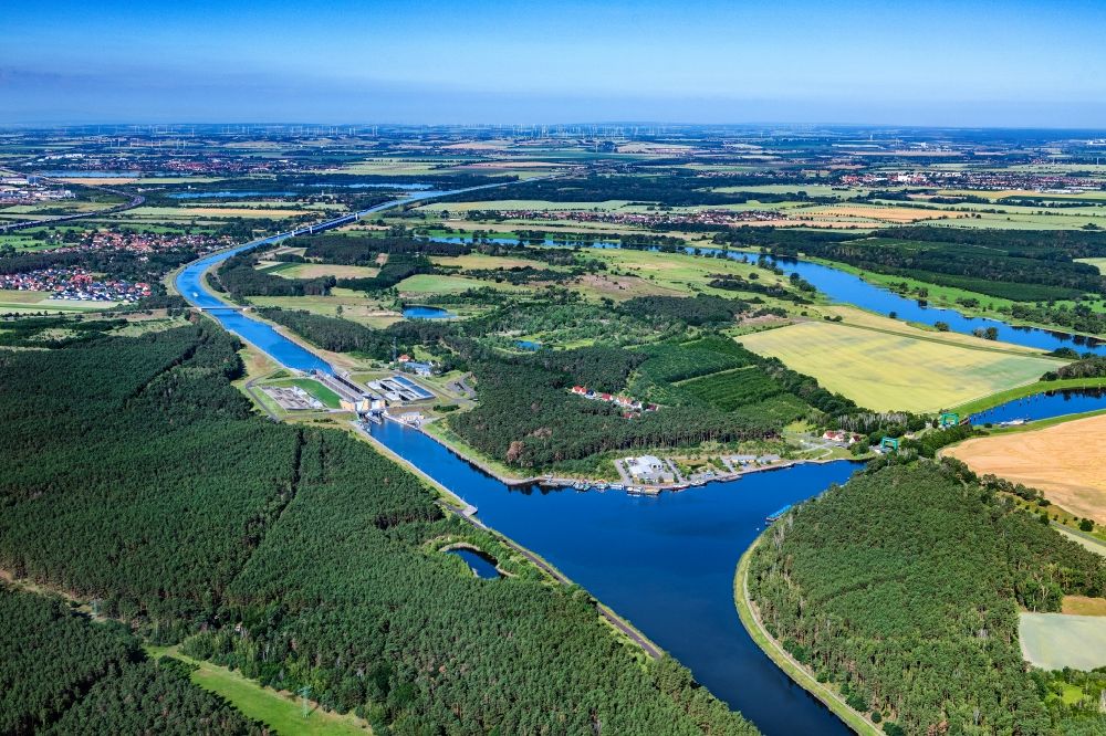 Luftbild Hohenwarthe - Schleusenanlagen am Ufer der Wasserstraße Elbe-Havelkanal in Hohenwarthe im Bundesland Sachsen-Anhalt, Deutschland
