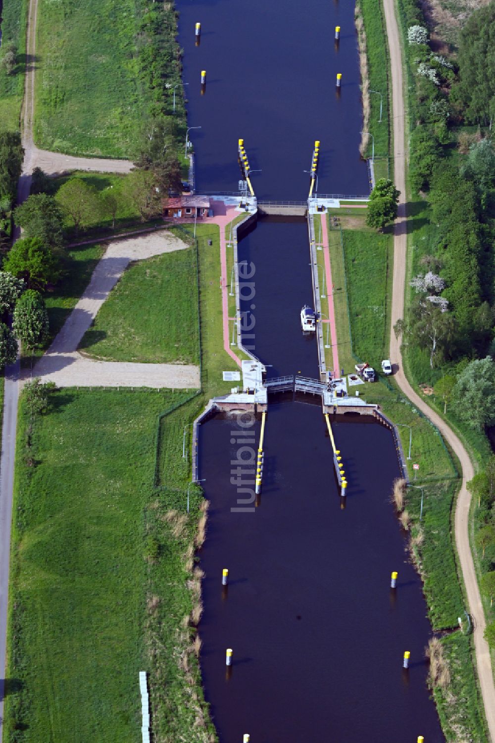 Luftbild Behlendorf - Schleusenanlagen am Ufer der Wasserstraße Elbe-Lübeck-Kanal in Behlendorf im Bundesland Schleswig-Holstein, Deutschland