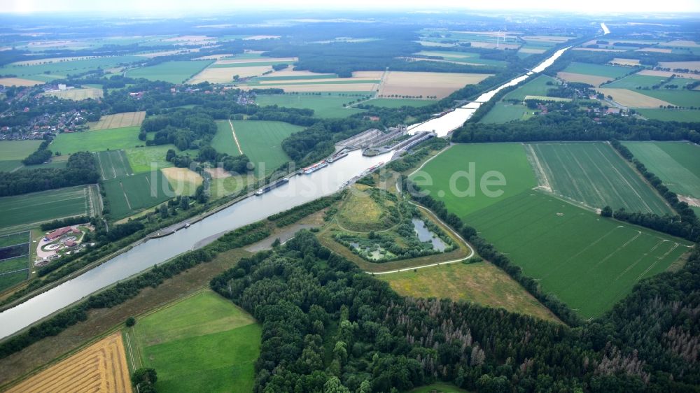 Wrestedt von oben - Schleusenanlagen am Ufer der Wasserstraße Elbe-Seitenkanal in Esterholz im Bundesland Niedersachsen, Deutschland