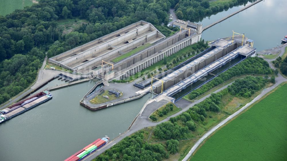 Luftaufnahme Wrestedt - Schleusenanlagen am Ufer der Wasserstraße Elbe-Seitenkanal in Esterholz im Bundesland Niedersachsen, Deutschland