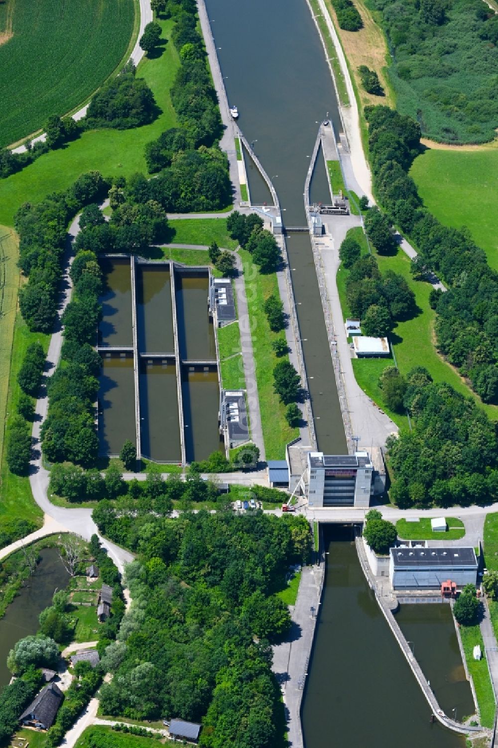 Luftaufnahme Dietfurt an der Altmühl - Schleusenanlagen am Ufer der Wasserstraße Main-Donau-Kanal in Dietfurt an der Altmühl im Bundesland Bayern, Deutschland