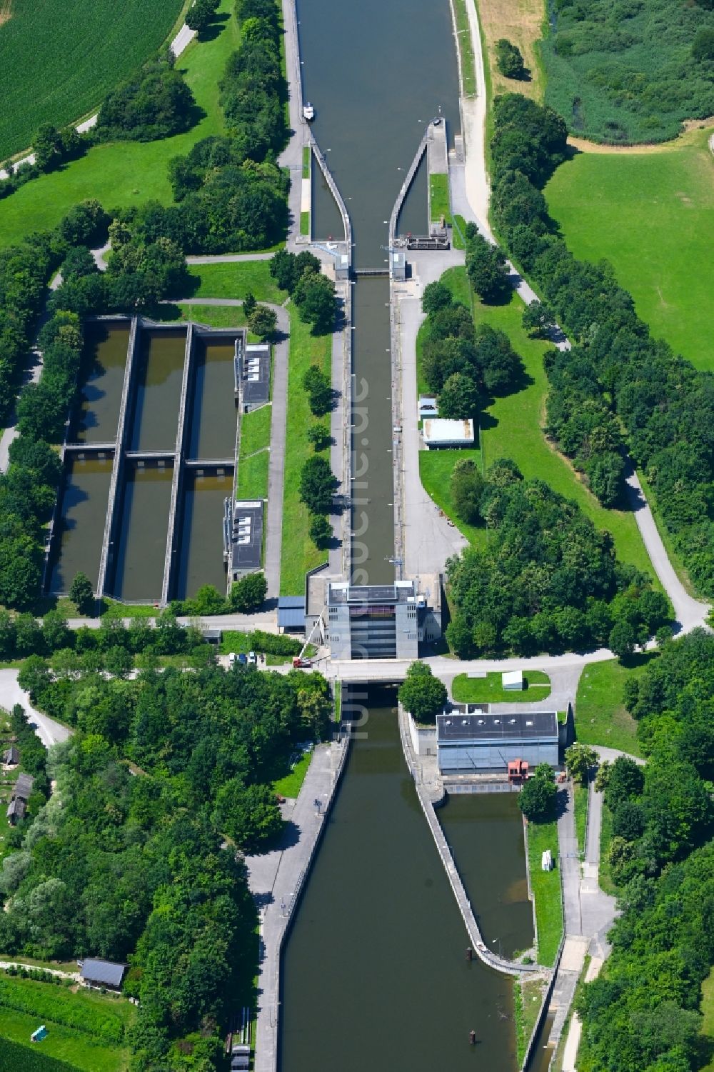 Dietfurt an der Altmühl von oben - Schleusenanlagen am Ufer der Wasserstraße Main-Donau-Kanal in Dietfurt an der Altmühl im Bundesland Bayern, Deutschland