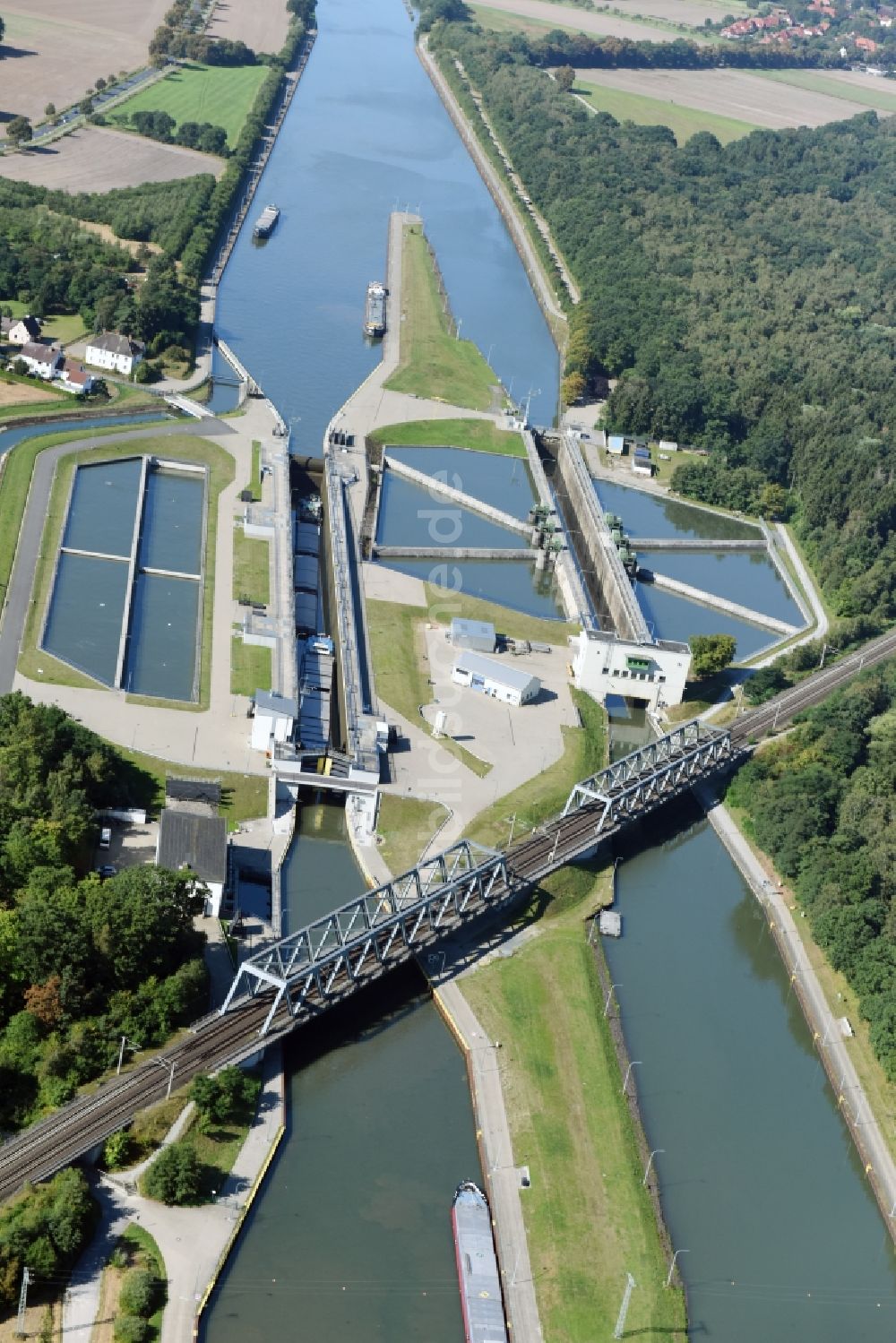 Luftbild Sülfeld - Schleusenanlagen am Ufer der Wasserstraße des Mittellandkanal in Sülfeld im Bundesland Niedersachsen