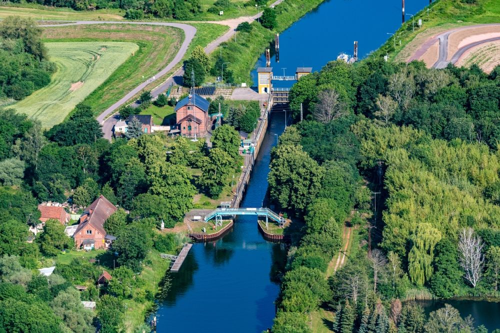 Luftbild Parey - Schleusenanlagen am Ufer der Wasserstraße Pareyer Verbindungskanal in Parey im Bundesland Sachsen-Anhalt, Deutschland