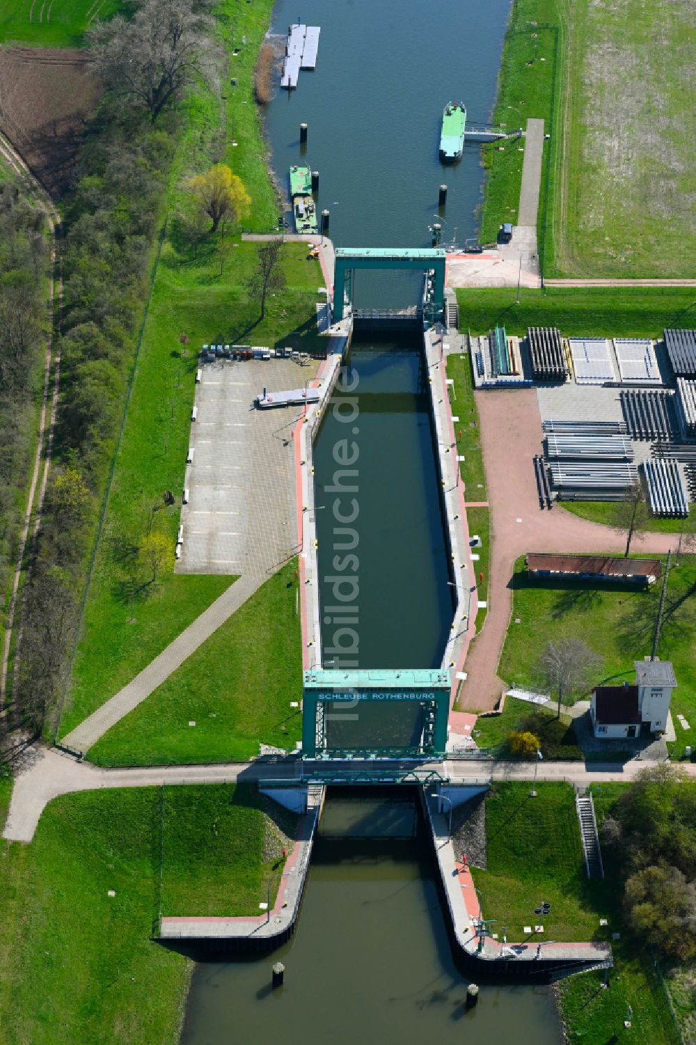 Luftaufnahme Rothenburg - Schleusenanlagen am Ufer der Wasserstraße Saale in Rothenburg im Bundesland Sachsen-Anhalt, Deutschland