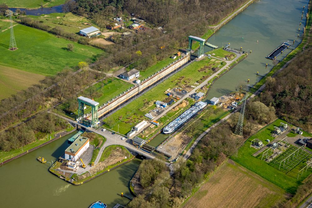 Luftbild Hünxe - Schleusenanlagen am Ufer der Wasserstraße Wesel-Datteln-Kanal in Hünxe im Bundesland Nordrhein-Westfalen, Deutschland