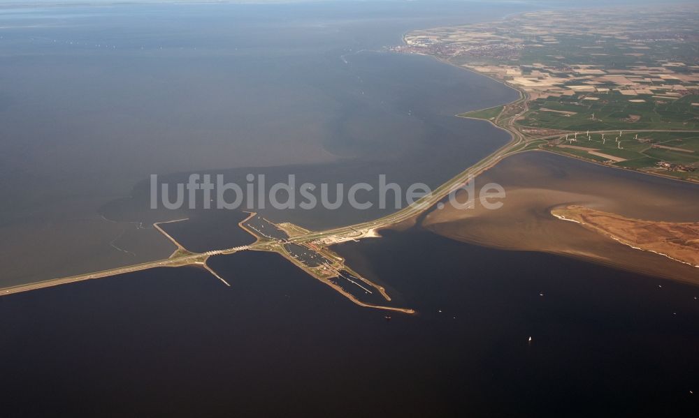 Luftbild Kornwerderzand - Schleusenanlagen Waddendeilanden zum IJsselmeer in Kornwerderzand in Friesland, Niederlande