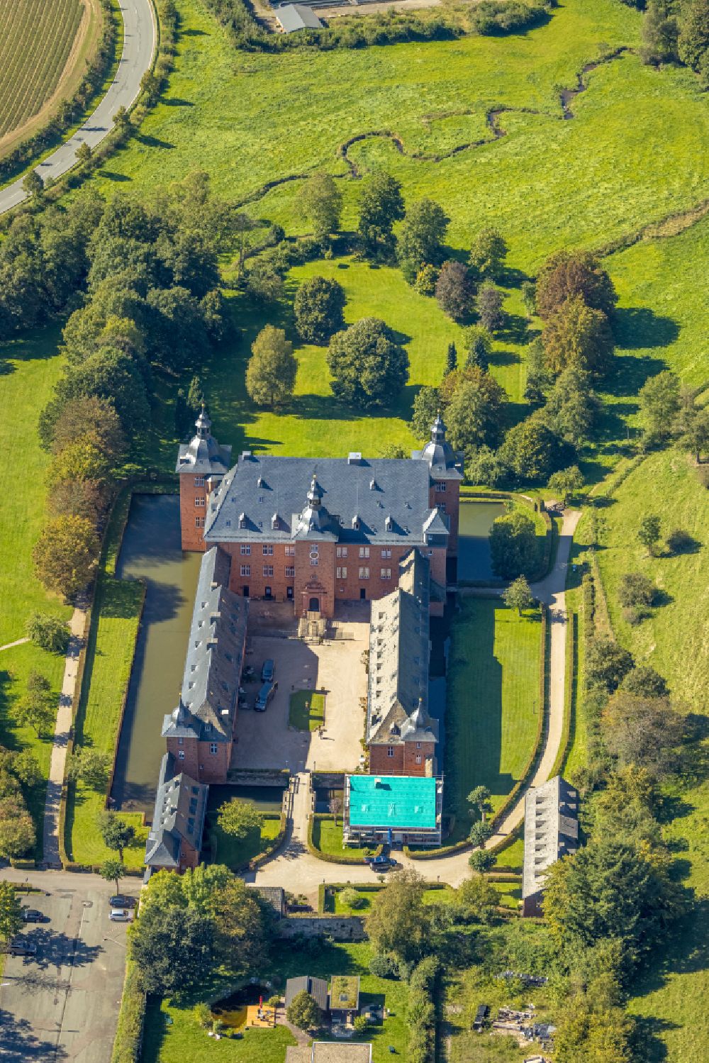Luftbild Kirchhundem - Schloss Adolfsburg in Kirchhundem im Bundesland Nordrhein-Westfalen
