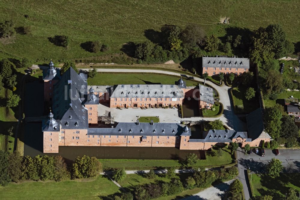 Luftaufnahme Kirchhundem - Schloss Adolfsburg in Kirchhundem im Bundesland Nordrhein-Westfalen