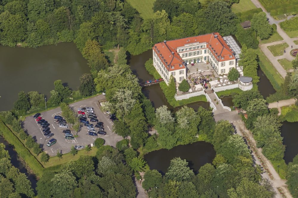 Luftbild Gelsenkirchen - Schloss Berge auf der Südseite des Buerschen Berges im Stadtteil Buer von Gelsenkirchen in Nordrhein-Westfalen