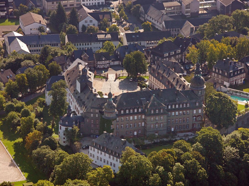 Luftaufnahme Bad Berleburg - Schloss Berleburg und Schlosspark