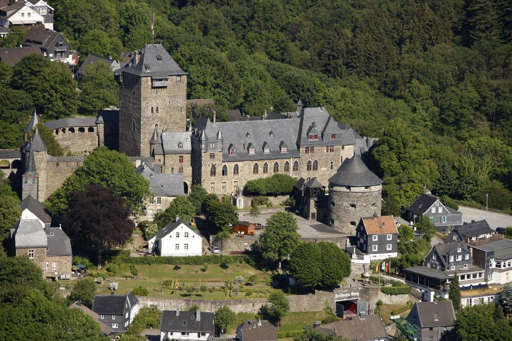 Luftaufnahme Burg / Solingen - Schloss Burg ,die größte rekonstruierte Burganlage in Nordrhein-Westfalen