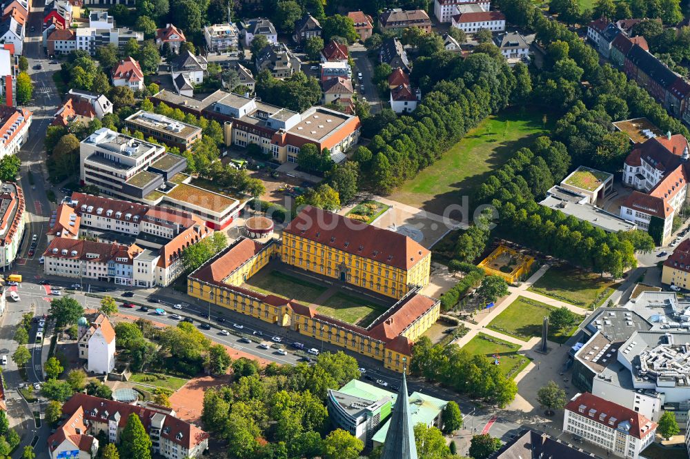 Luftaufnahme Osnabrück - Schloss und Campus- Gebäude der Universität Osnabrück in Osnabrück im Bundesland Niedersachsen, Deutschland