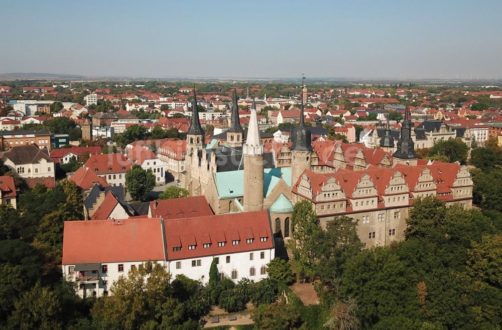 Luftaufnahme Merseburg (Saale) - Schloß mit dem Dom St. Johannes und St.Laurentius , einem Bauwerk der Strasse der Romanik in Merseburg im Bundesland Sachsen-Anhalt
