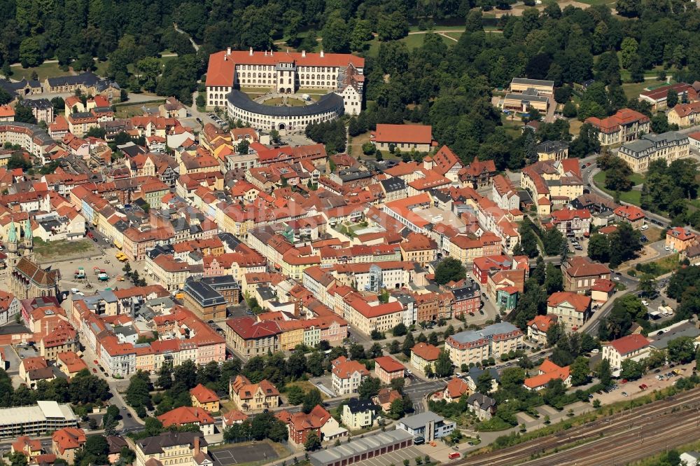 Meiningen aus der Vogelperspektive: Schloss Elisabethenburg in Meiningen im Bundesland Thüringen