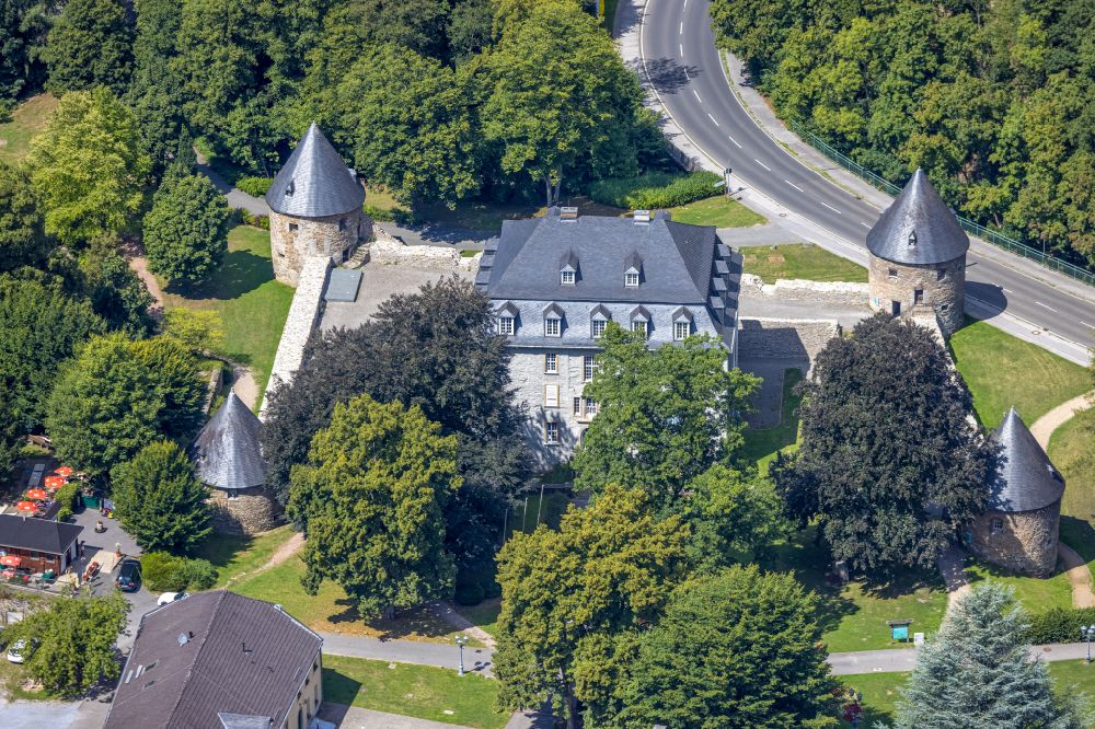 Velbert aus der Vogelperspektive: Schloss Hardenberg im Ortsteil Neviges in Velbert im Bundesland Nordrhein-Westfalen