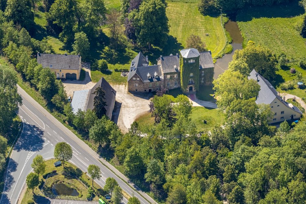 Bamenohl aus der Vogelperspektive: Schloss Haus Bamenohl in Bamenohl im Bundesland Nordrhein-Westfalen, Deutschland