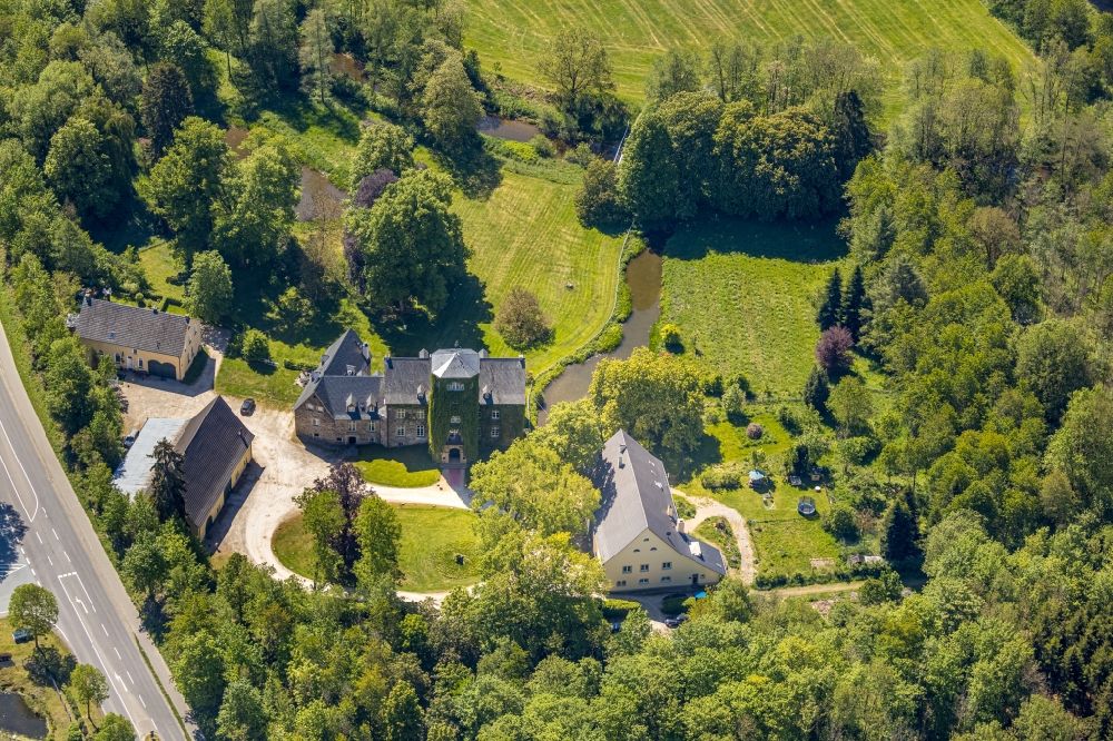 Luftaufnahme Bamenohl - Schloss Haus Bamenohl in Bamenohl im Bundesland Nordrhein-Westfalen, Deutschland