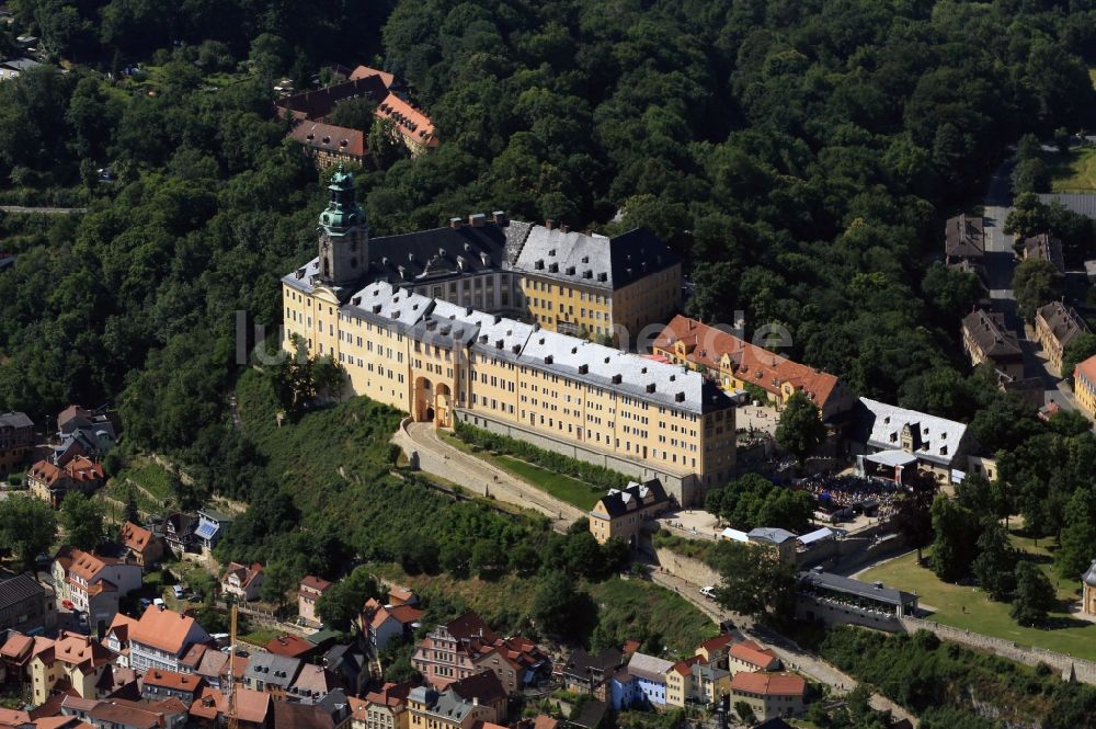Rudolstadt von oben - Schloss Heidecksburg, das ehemalige Residenzschloss der Fürsten von Schwarzburg im Stadtzentrum von Rudolstadt in Thüringen
