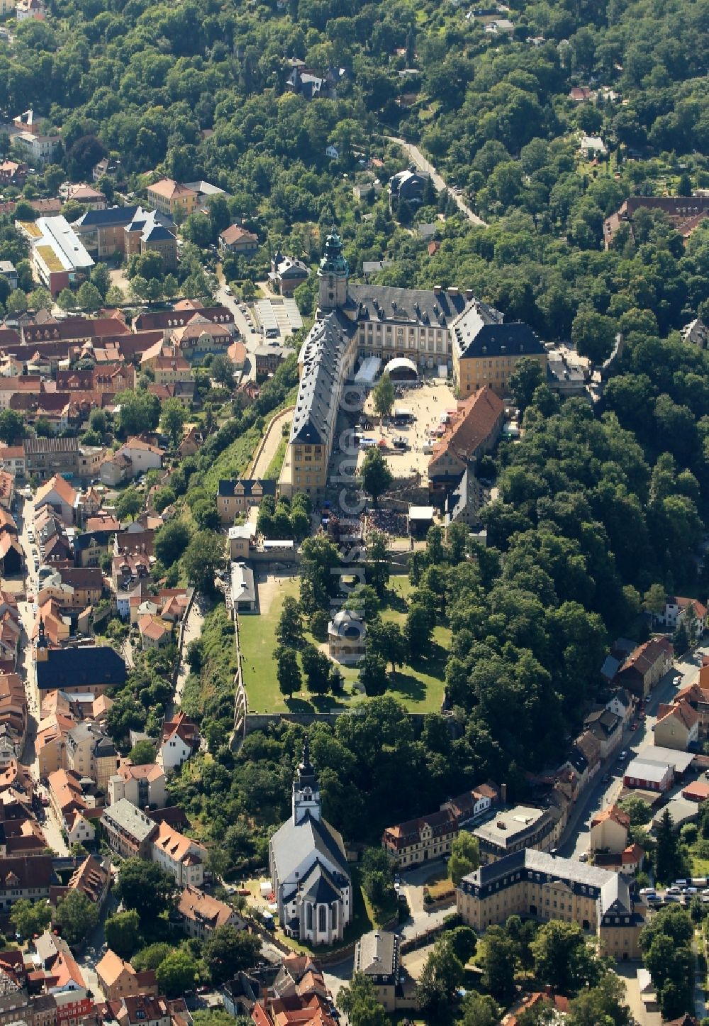 Rudolstadt aus der Vogelperspektive: Schloss Heidecksburg in Rudolstadt im Bundesland Thüringen