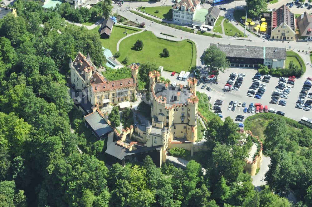 Hohenschwangau aus der Vogelperspektive: Schloss Hohenschwangau in Schwangau in Bayern