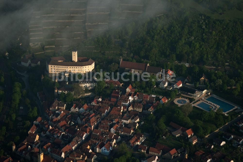 Luftaufnahme Gundelsheim - Schloss Horneck im Morgennebel in Gundelsheim im Bundesland Baden-Württemberg
