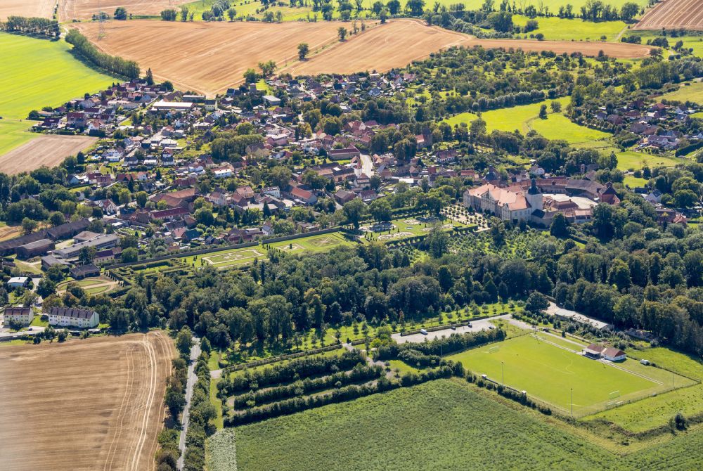 Luftaufnahme Haldensleben - Schloß Hundisburg in Haldensleben im Bundesland Sachsen-Anhalt, Deutschland