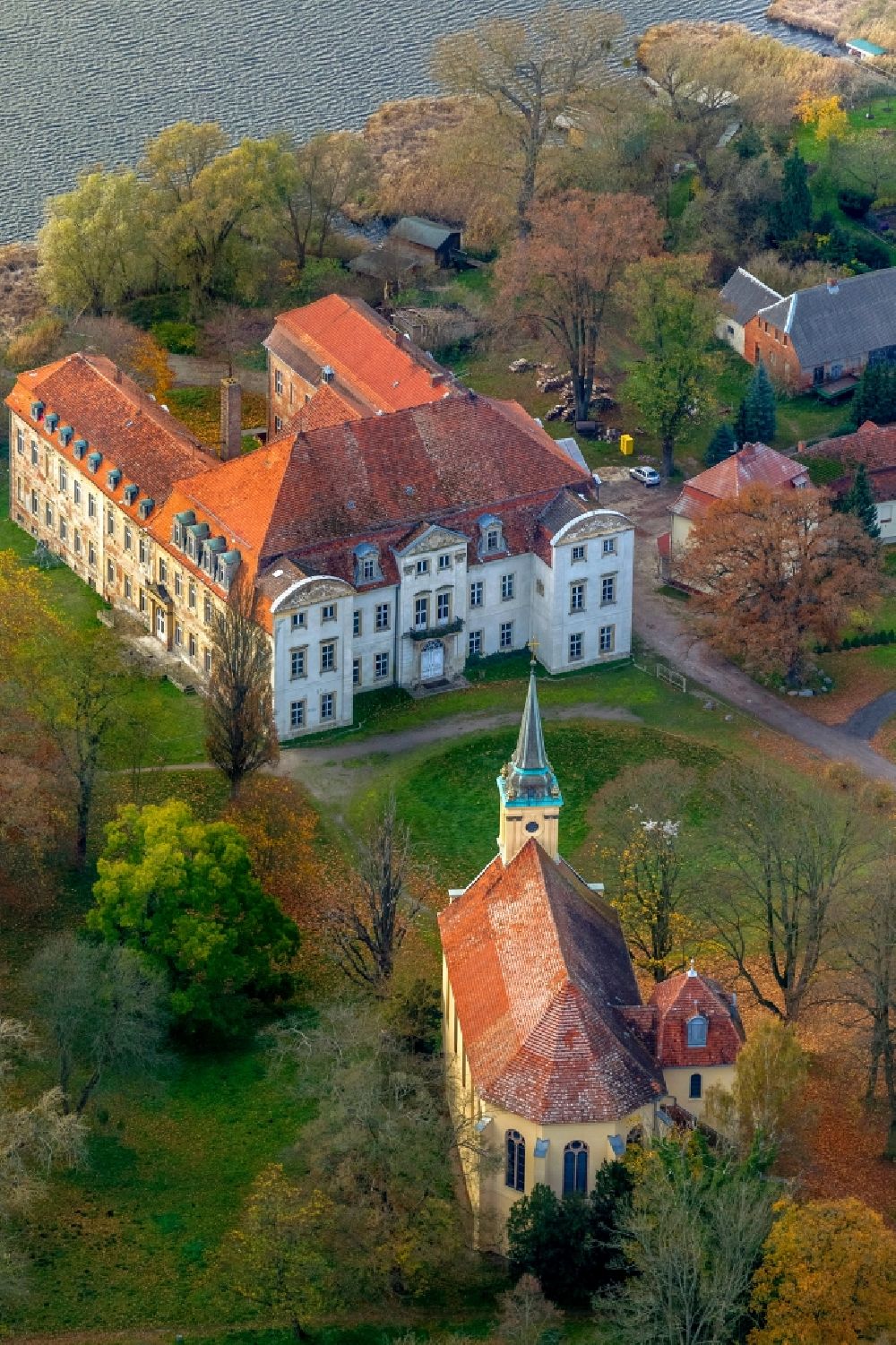 Luftbild Ivenack - Schloss Ivenack im Bundesland Mecklenburg-Vorpommern