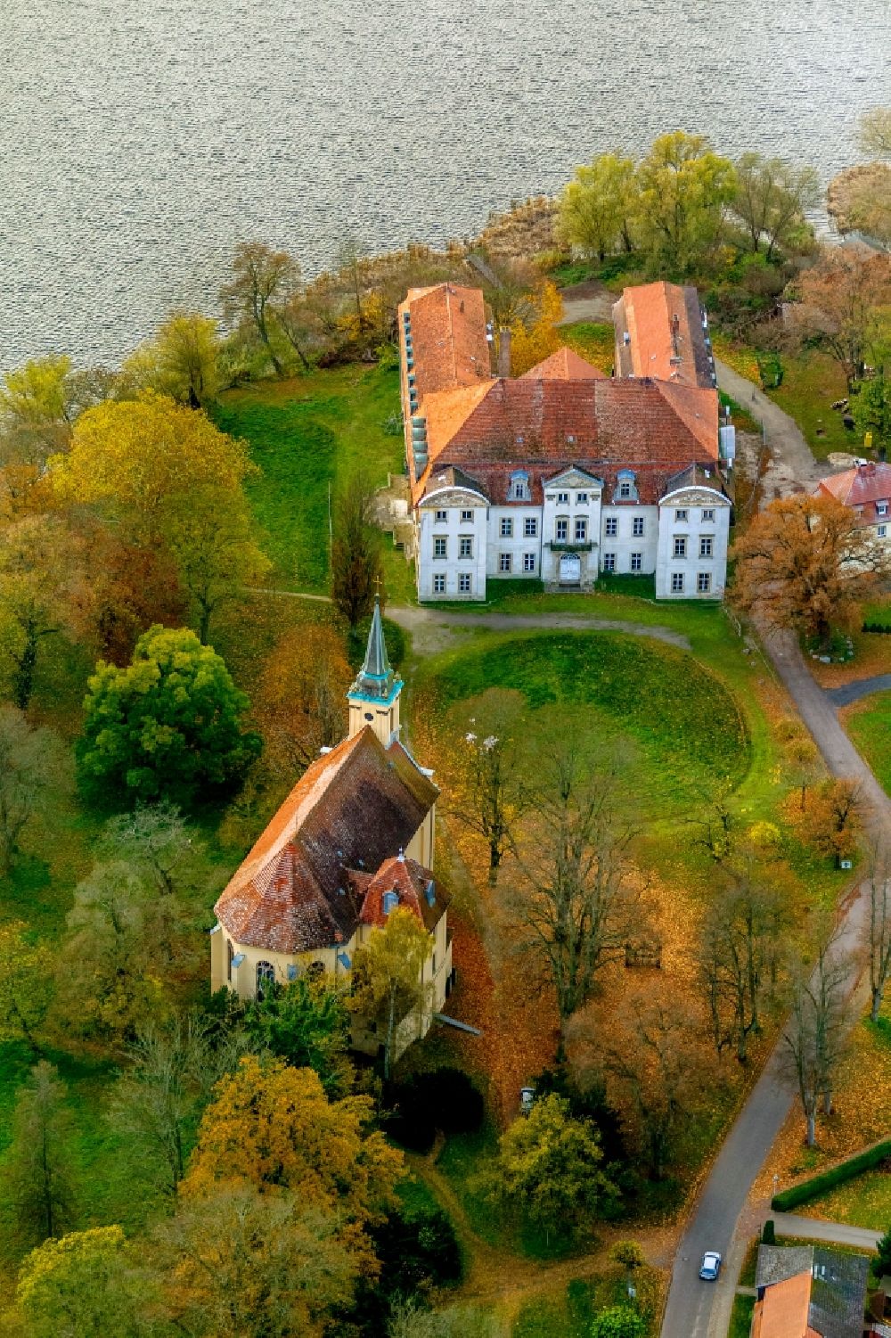 Luftaufnahme Ivenack - Schloss Ivenack im Bundesland Mecklenburg-Vorpommern