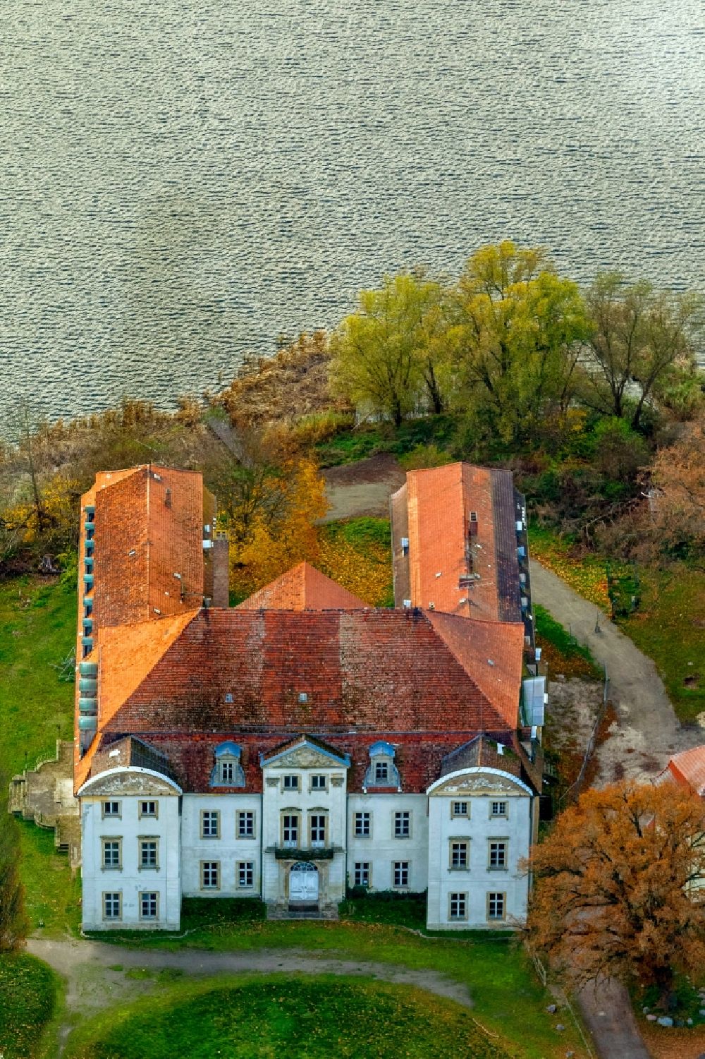 Ivenack von oben - Schloss Ivenack im Bundesland Mecklenburg-Vorpommern