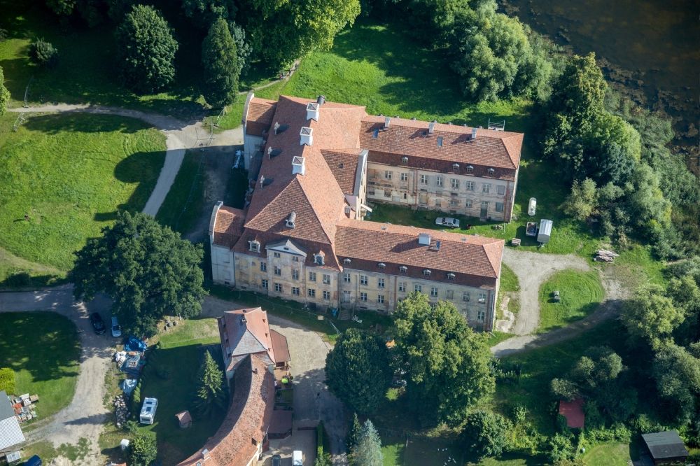 Luftaufnahme Ivenack - Schloss Ivenack im Bundesland Mecklenburg-Vorpommern