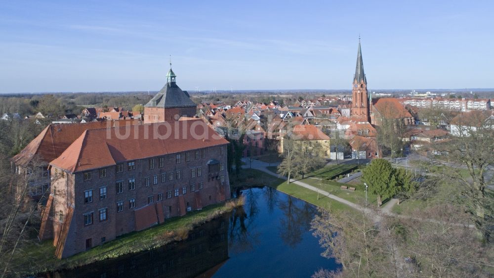 Winsen (Luhe) aus der Vogelperspektive: Schloss und Kirche in Winsen (Luhe) im Bundesland Niedersachsen