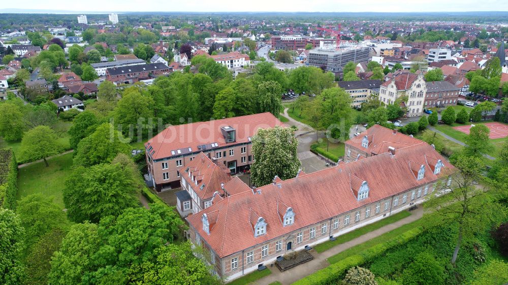 Neustadt am Rübenberge aus der Vogelperspektive: Schloss Landestrost in Neustadt am Rübenberge im Bundesland Niedersachsen, Deutschland