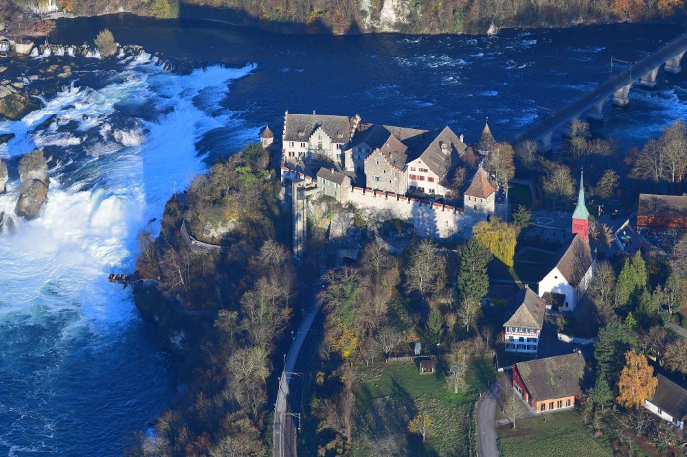 Luftaufnahme Neuhausen am Rheinfall - Schloss Laufen am Rheinfall in Neuhausen am Rheinfall im Kanton Schaffhausen, Schweiz