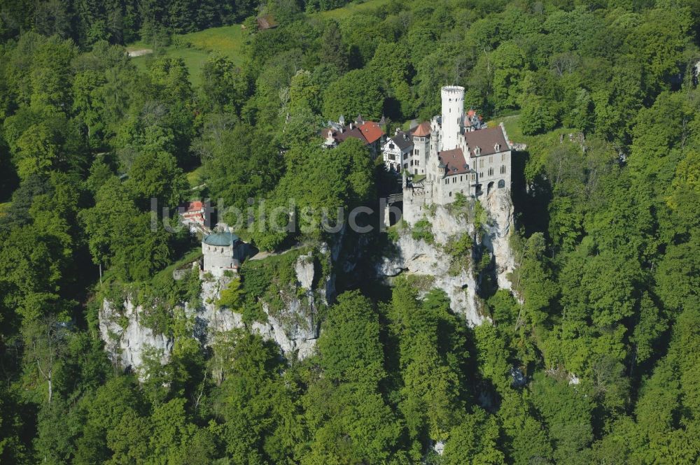 Lichtenstein von oben - Schloss Liechtenstein in Lichtenstein im Bundesland Baden-Württemberg