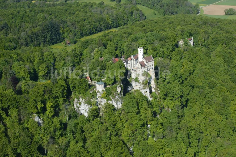 Lichtenstein aus der Vogelperspektive: Schloss Liechtenstein in Lichtenstein im Bundesland Baden-Württemberg