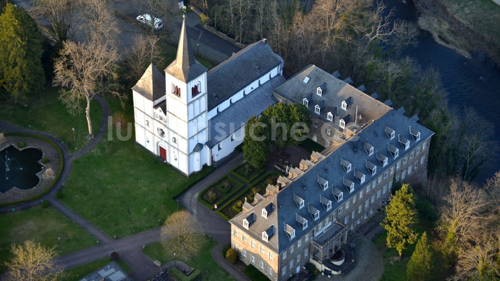 Eitorf aus der Vogelperspektive: Schloss Merten in Merten im Bundesland Nordrhein-Westfalen, Deutschland