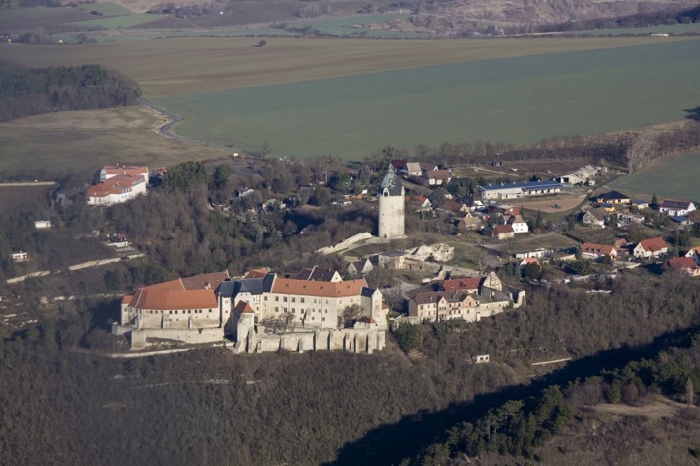 Freyburg Unstrut von oben - Schloss Neuenburg und den Bergfried Dicker Wilhelm bei Freyburg Unstrut im Bundesland Sachsen-Anhalt